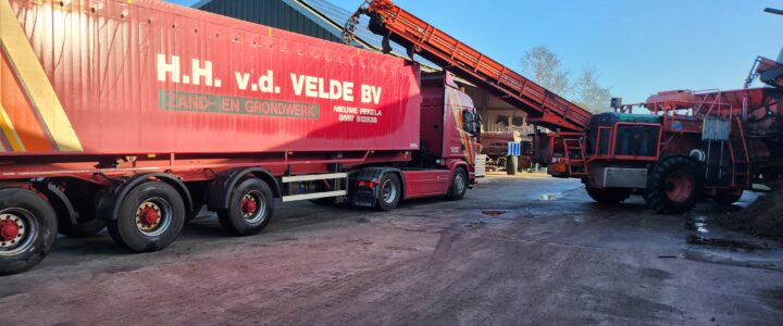 De schuur leeg, oogst 23. De schuur leeg, oogst 23.